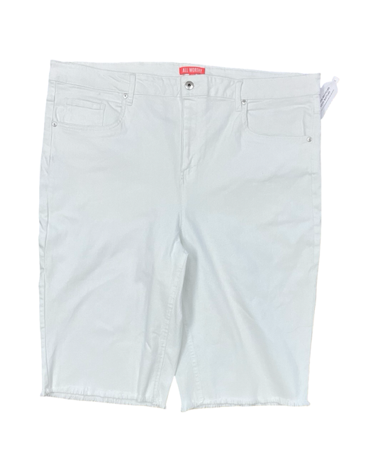 Shorts By Clothes Mentor In White, Size:22